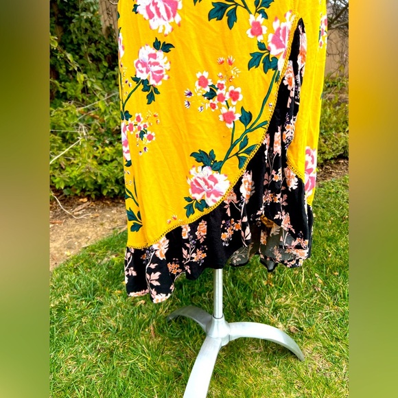 COTTON ON 🌻 Floral Wrap Dress in Yellow and Black - Picture 8 of 10